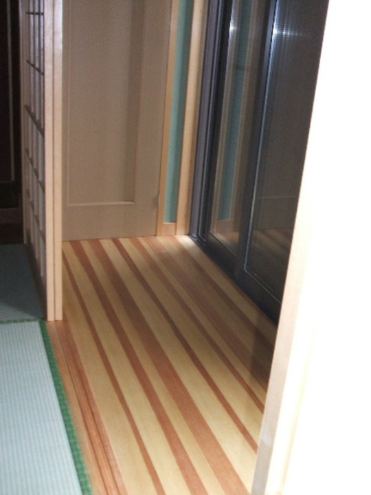 【完成】玄関、広縁の床材も自然素材松の無垢材を使用しています。