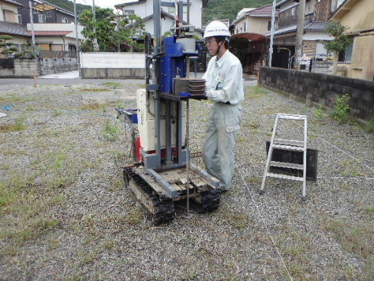 【地盤調査】を実施し、必要・最適なな補強をおこないます。